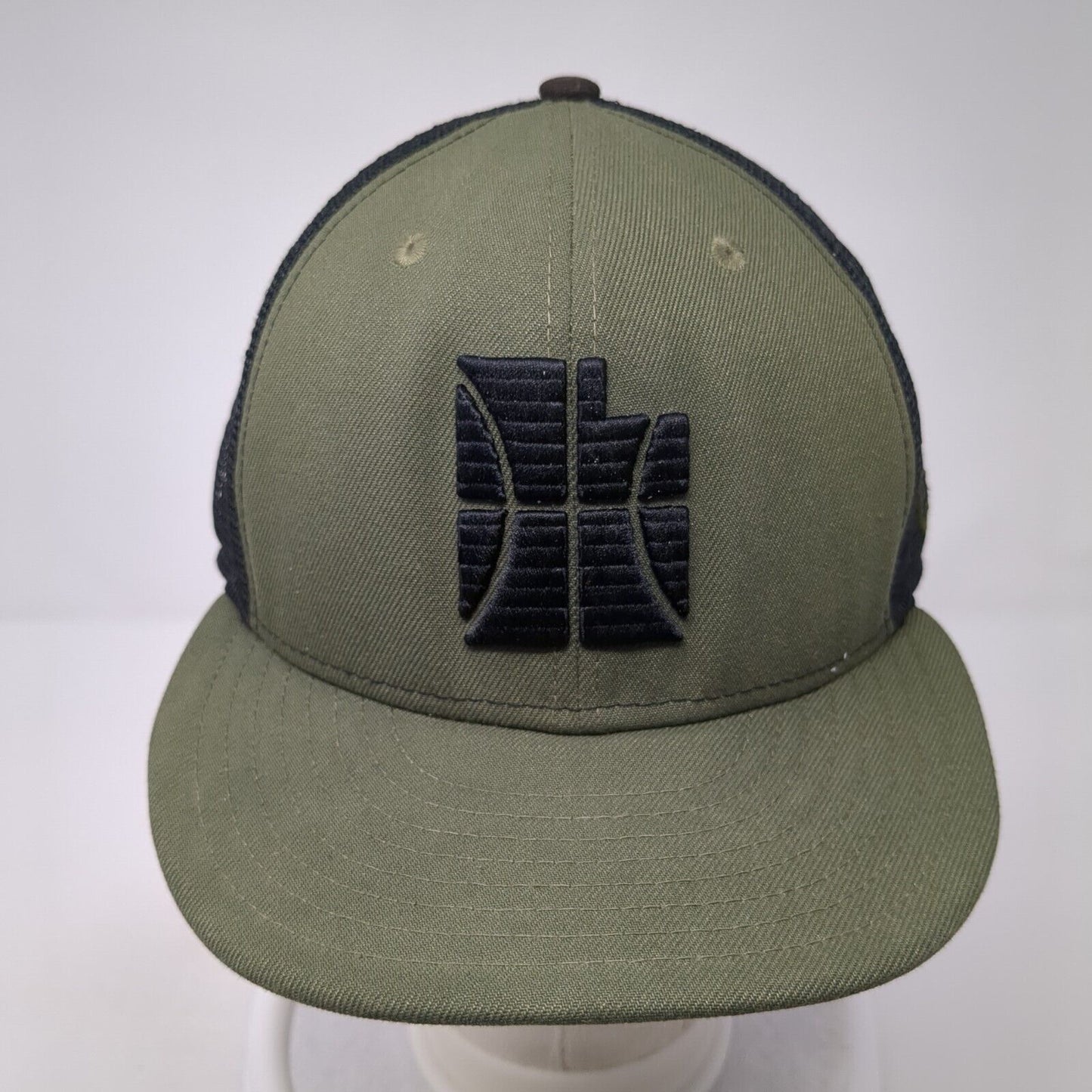 New Era Snapback Mesh Back Trucker Hat Green One Size Embroidered Logo