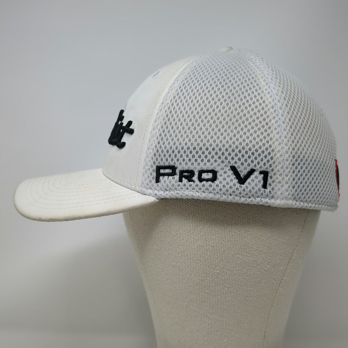 Titleist Baseball Cap White L Mesh Back Stretch Fit New Era Pro V1 FJ Golf Hat