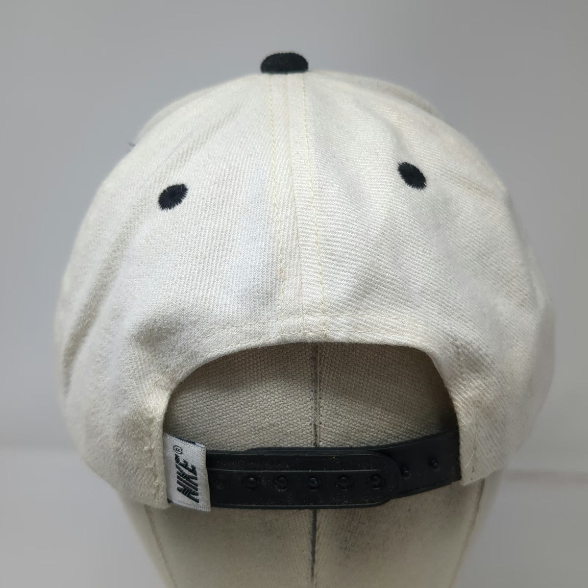 Nike Snapback White Black Swoosh Embroidered Circle Contrast Bill Hat Vintage