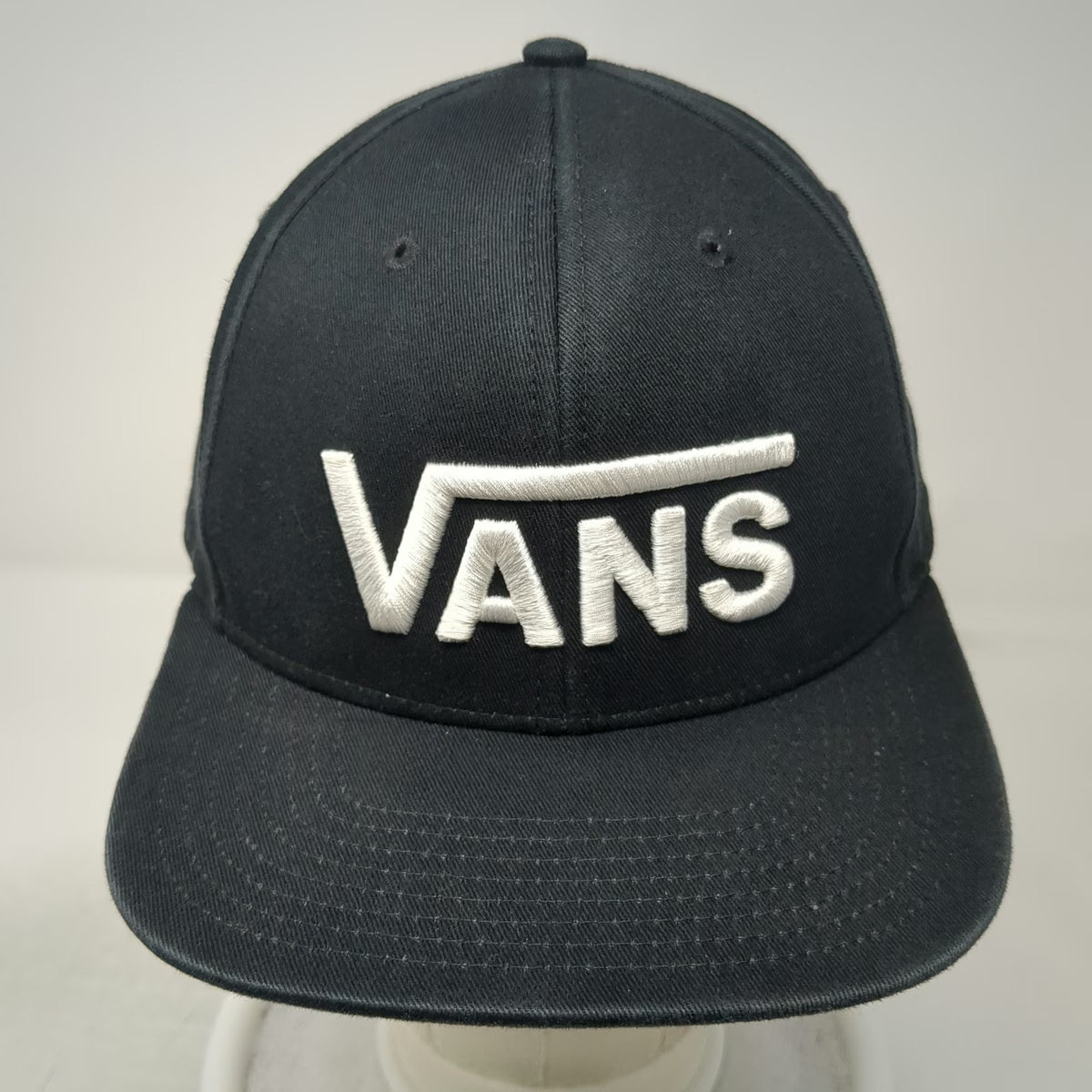 Vans Snapback Hat Black White One Size Embroidered Logo Flat Brim Skateboard Cap