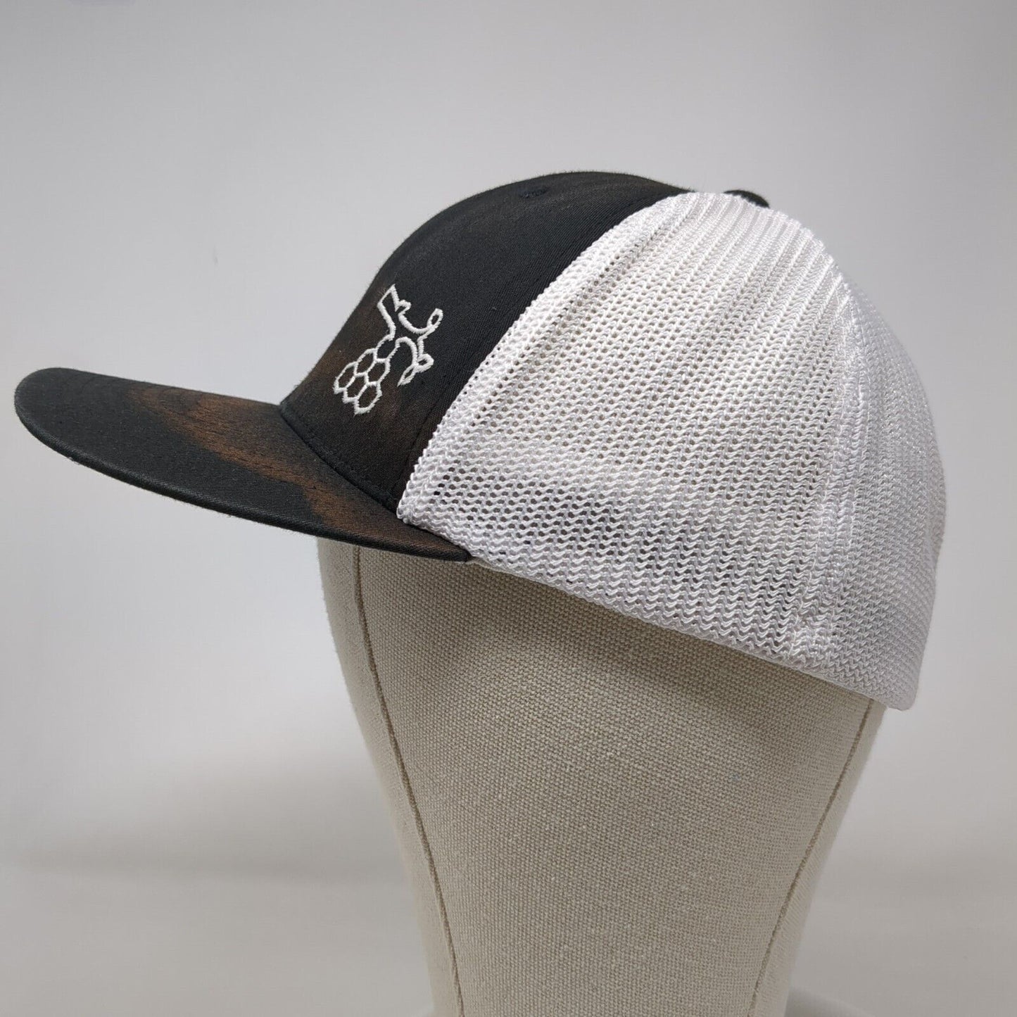 Beaver Head Fitted Mesh Back Trucker Hat Black L/XL Flexfit Colorblock