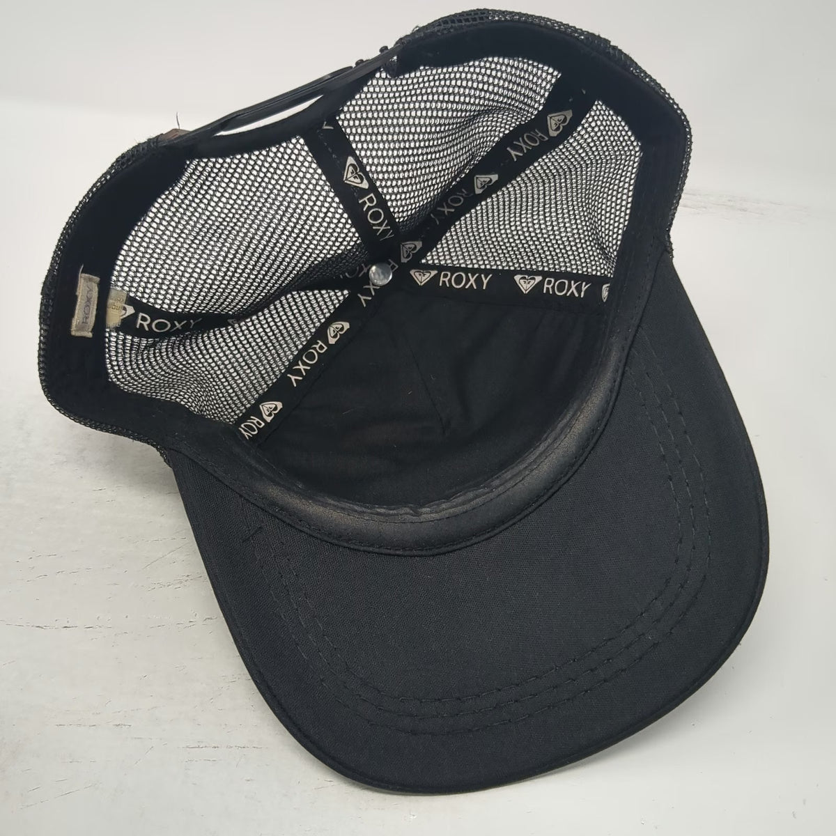 Roxy Trucker Hat Black Pink White One Size Mesh Snapback Heart Graphic Logo