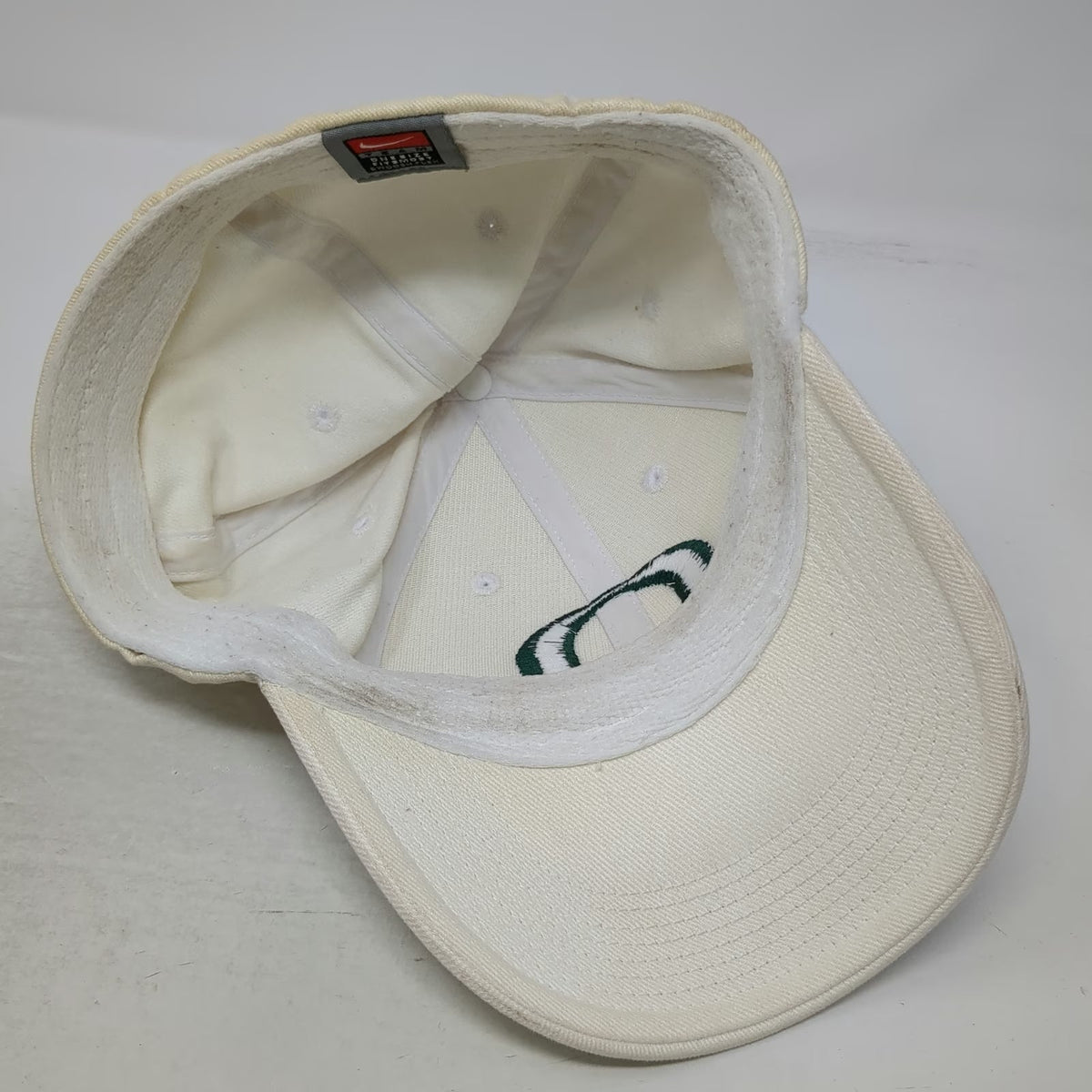 Nike Oregon Ducks NCAA White One Size Cap Hat Swoosh Flex Stretch Fit Logo
