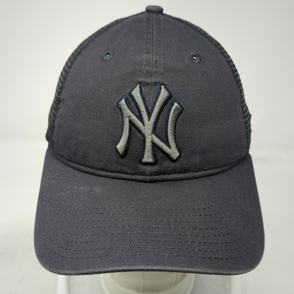 New York Yankees MLB New Era Trucker Hat Gray OSFM Snapback Mesh 9TWENTY Curved