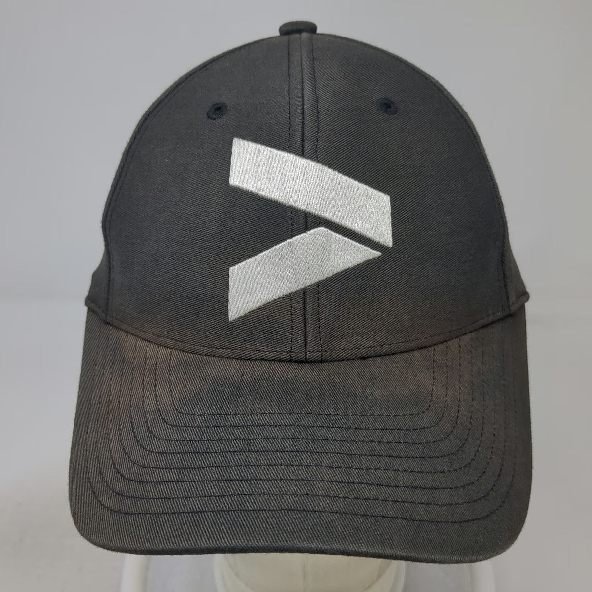 Veer Baseball Cap Black M Stretch Fit Embroidered Logo Curved Brim Comfort Hat