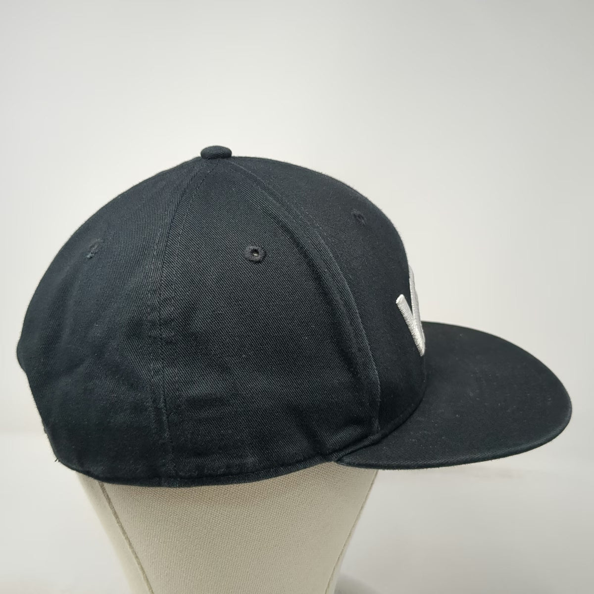 Vans Snapback Hat Black White One Size Embroidered Logo Flat Brim Skateboard Cap
