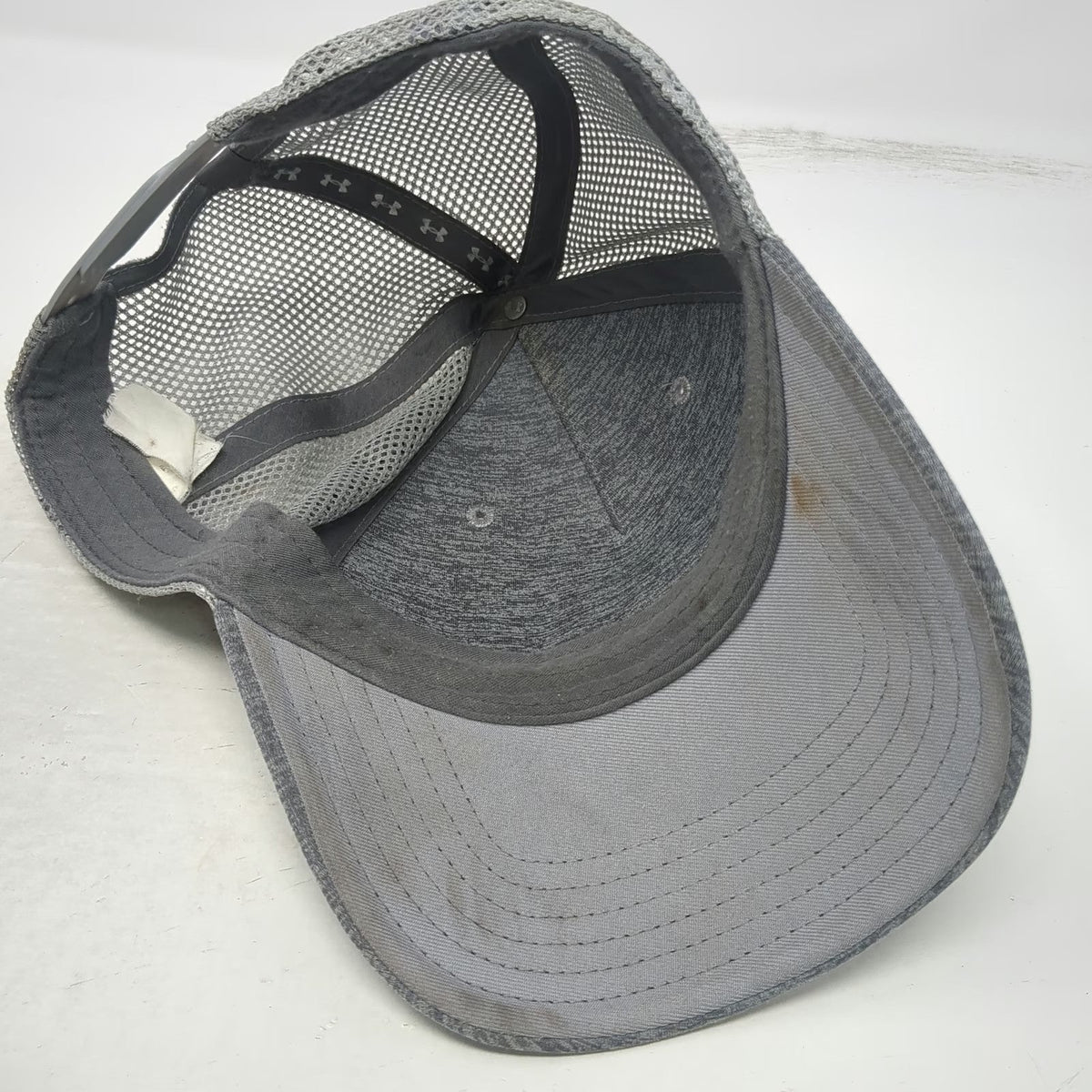 Under Armour Trucker Hat Gray One Size Snapback Heathered Mesh Back Logo Patch