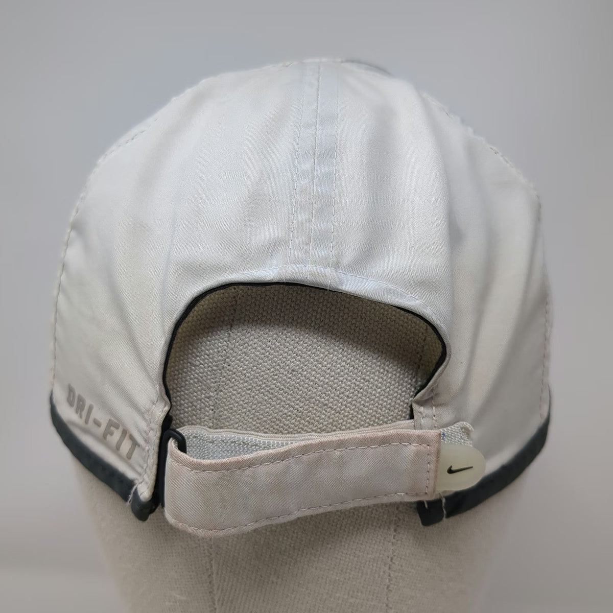 Nike Baseball Cap White One Size Performance Dri-Fit Featherlight Strapback Hat