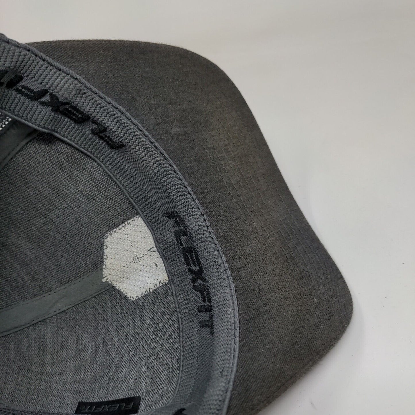 Travis Mathew Patch Fitted Mesh Back Trucker Hat L/XL Gray Flexfit