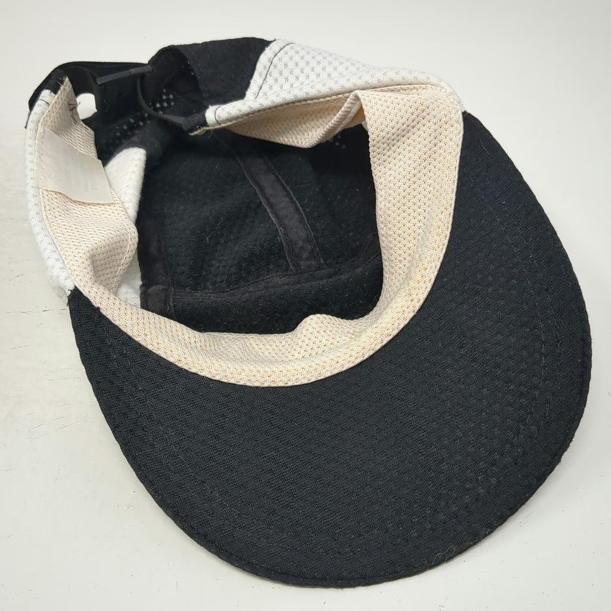 SportHill 5 Panel Black White One Size Running Mesh Side Panels Adjustable Hat