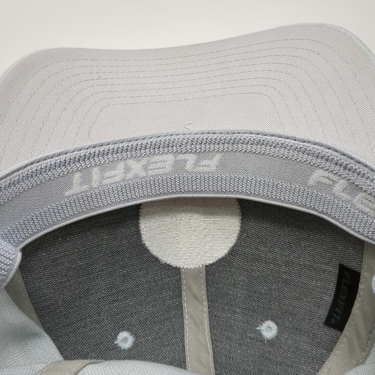 TravisMathew Baseball Cap Gray M Palm Tree Patch Flexfit Curved Brim Golf Hat
