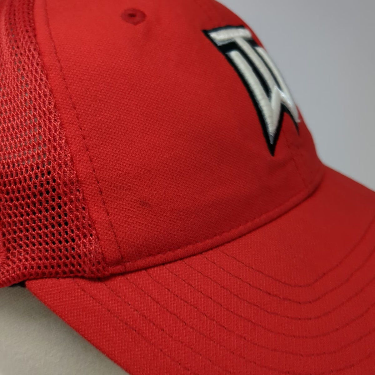 Nike Baseball Cap Red M Tiger Woods TW Logo Vapor RZN Mesh Back Golf Hat