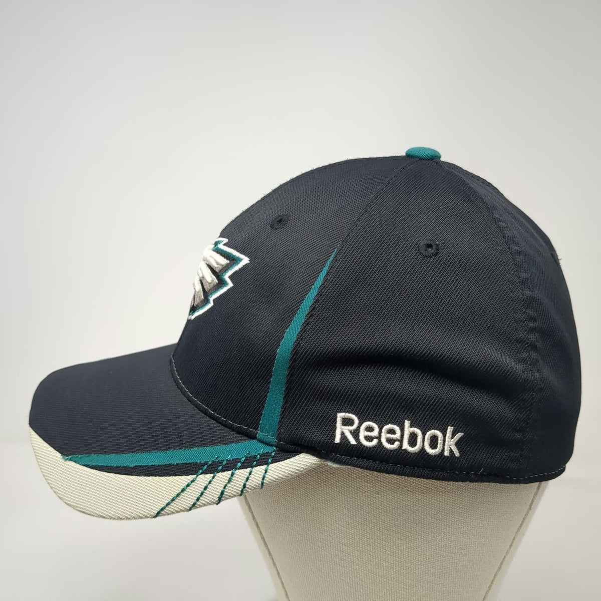Reebok Philadelphia Eagles NFL Black M Cap Onfield Embroidered Logo Hat Stretch