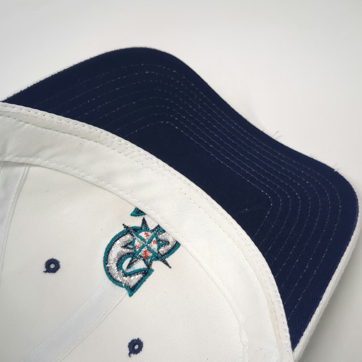 Seattle Mariners MLB Signatures Snapback White Hat OSFM Embroidered Logo Blue