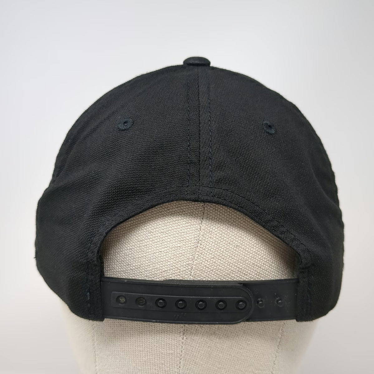 TravisMathew Snapback Black Hat One Size thryv Logo Yupoong Flexfit 110 Stretch