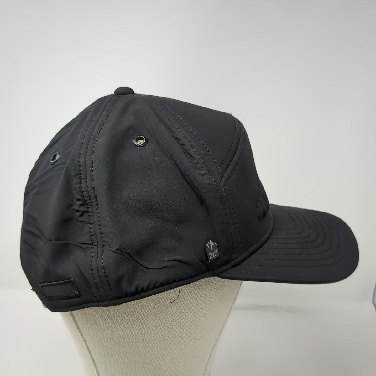 Melin Snapback Black Hat XL Trenches Thermal Performance Tech Distressed