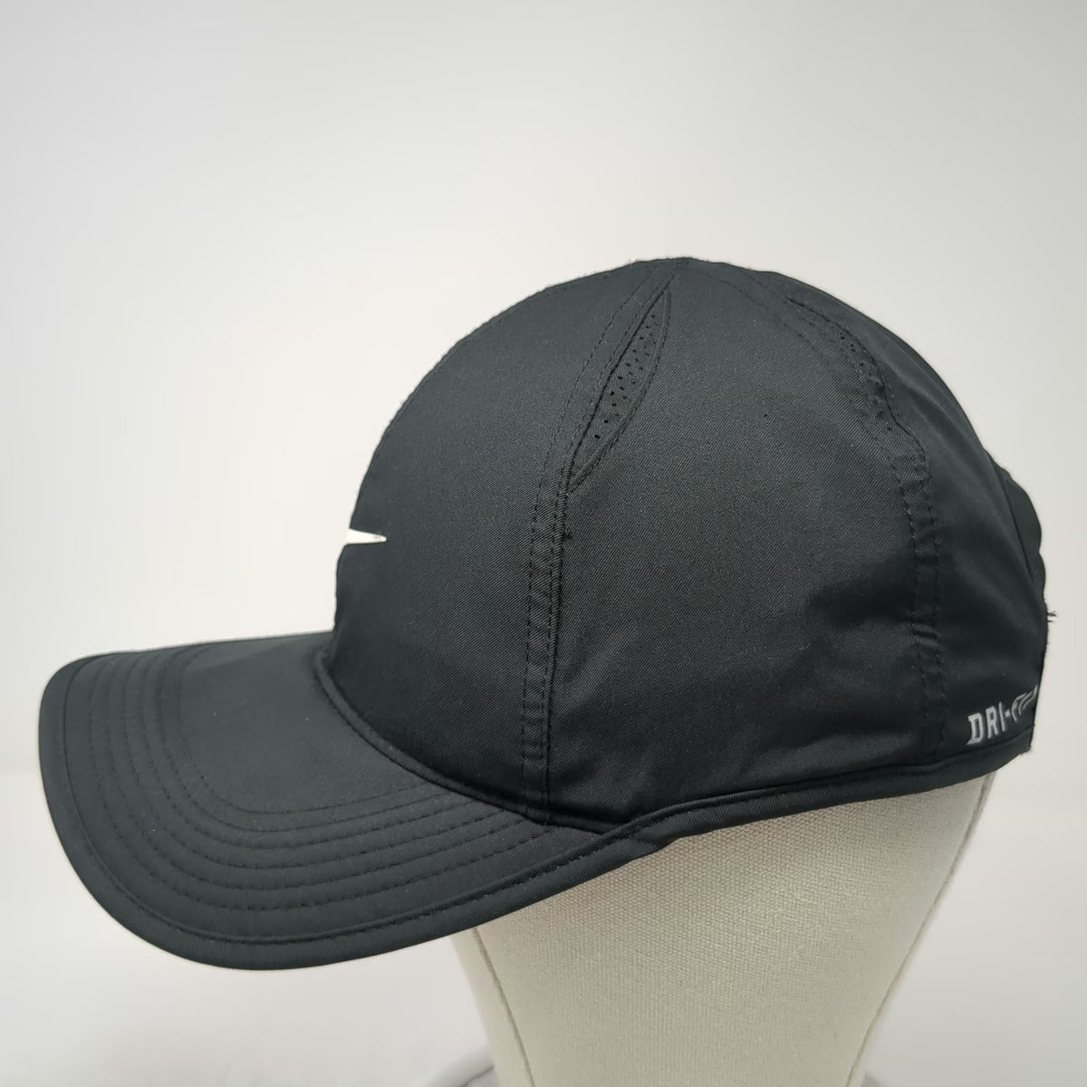 Nike Baseball Cap Black One Size Dri-FIT Featherlight Strapback Swoosh Golf Hat