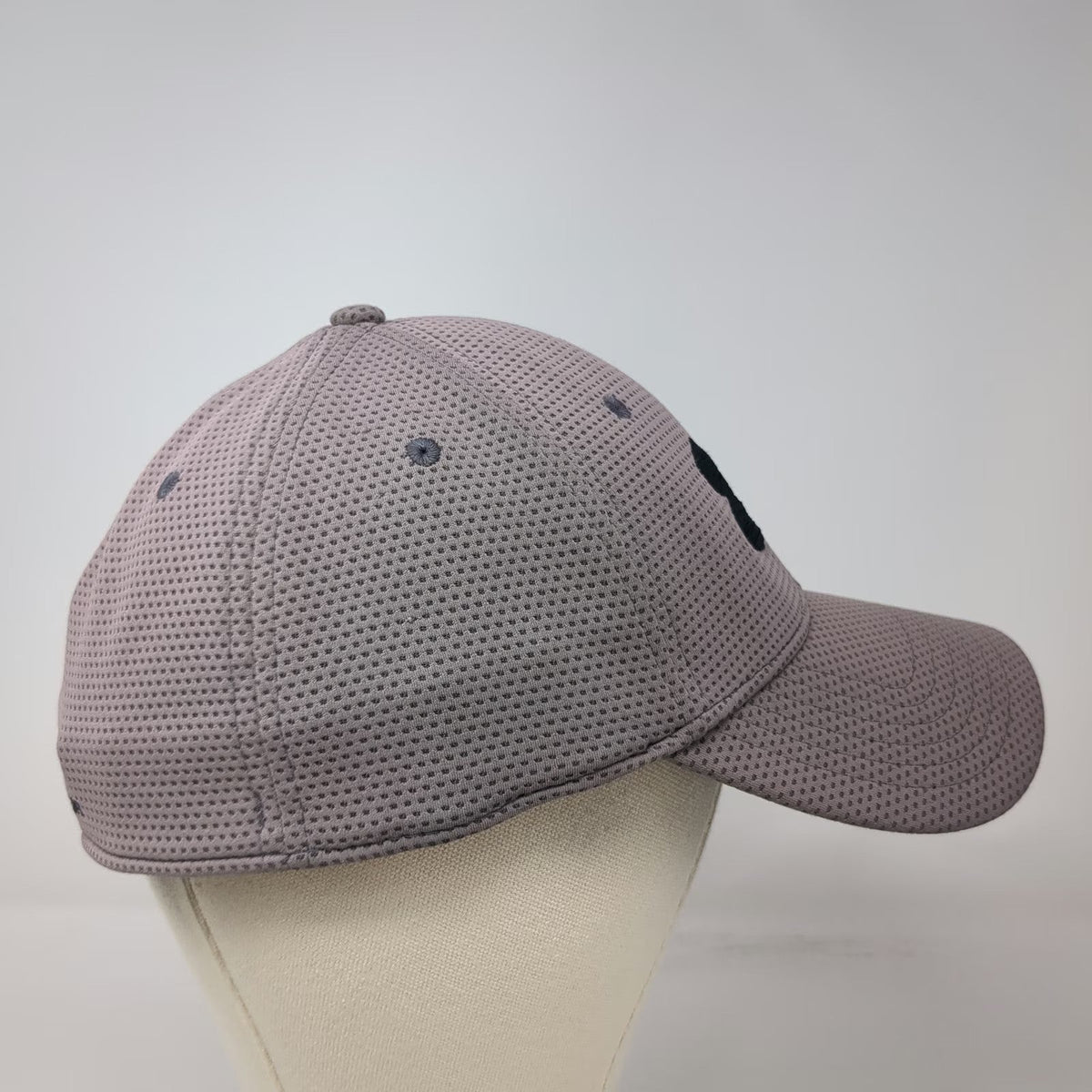 Under Armour Baseball Cap Gray XL Fitted HeatGear Textured Polyester Sport Hat
