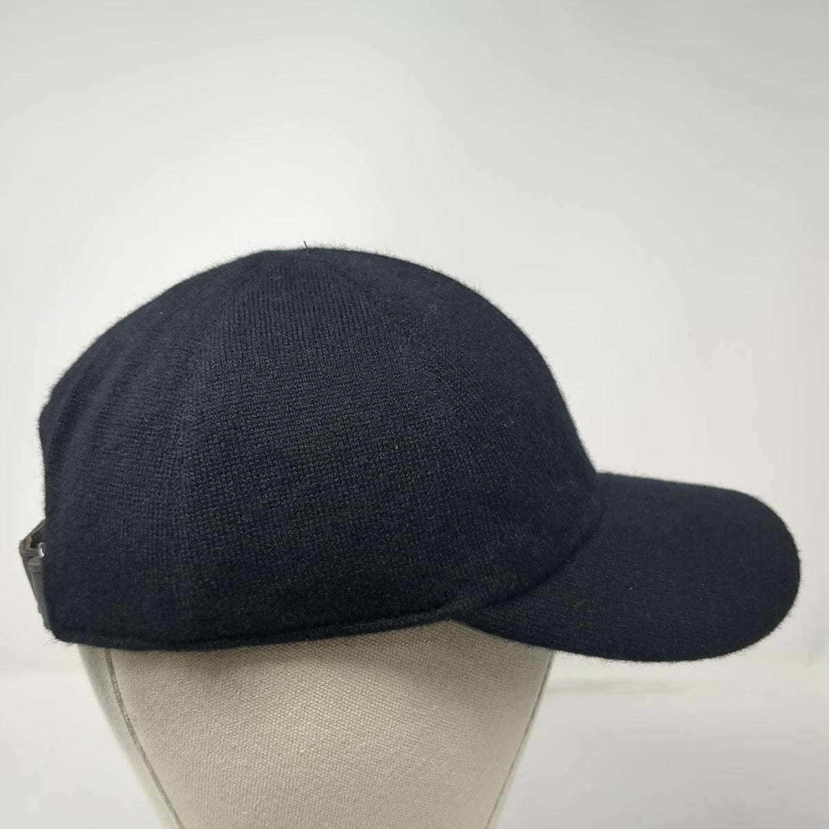 Quince Baseball Cap Black XS/S Cashmere Knit Sherpa Lined Leather Strap Hat