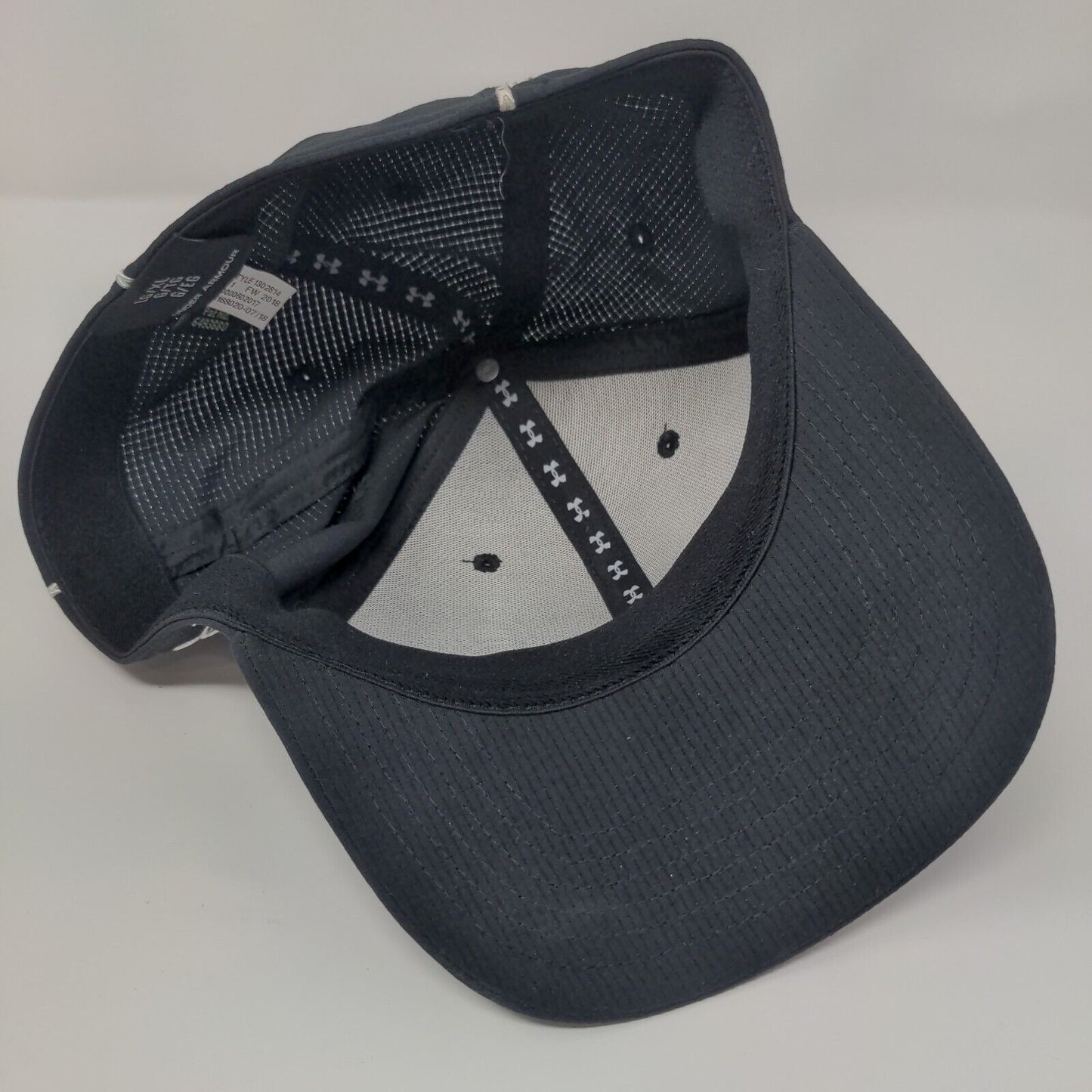 Under Armour Fitted Hat Black Large/XL Embroidered 6 Panel Piping