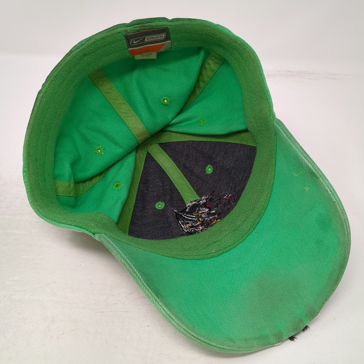 North Dakota Fighting Sioux NCAA Nike Bauer Cap Green Striped Brim Hat Vintage