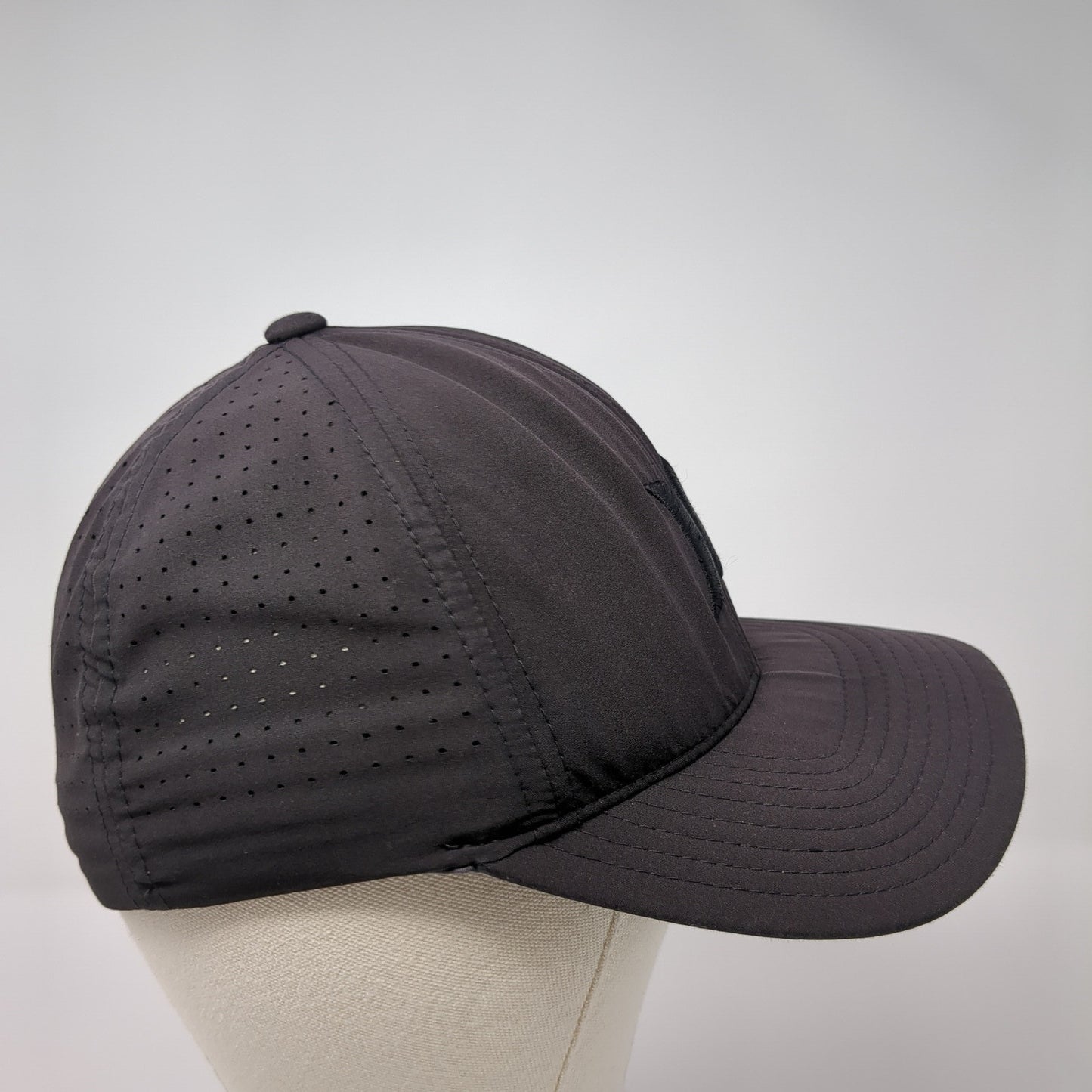 Hurley Fitted Mesh Back Hat Black Embroidered Logo Size S-M Poly Blend