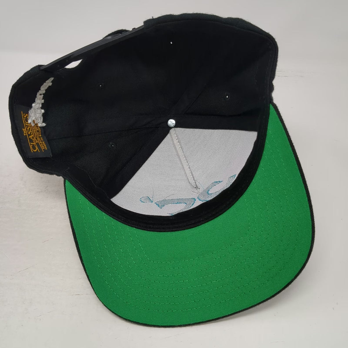 Yupoong 5 Panel Black Hat OSFM Latitude 90 Snapback Flat Brim Green Underbill