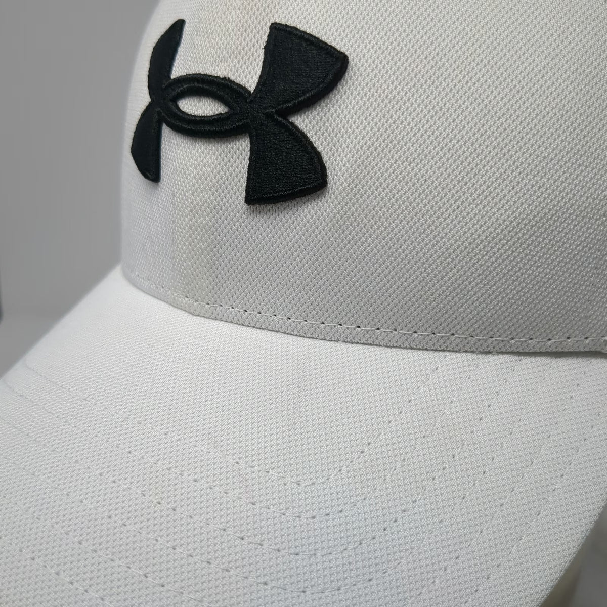 Under Armour Baseball Cap White L Fitted Embroidered Athletic Performance Hat