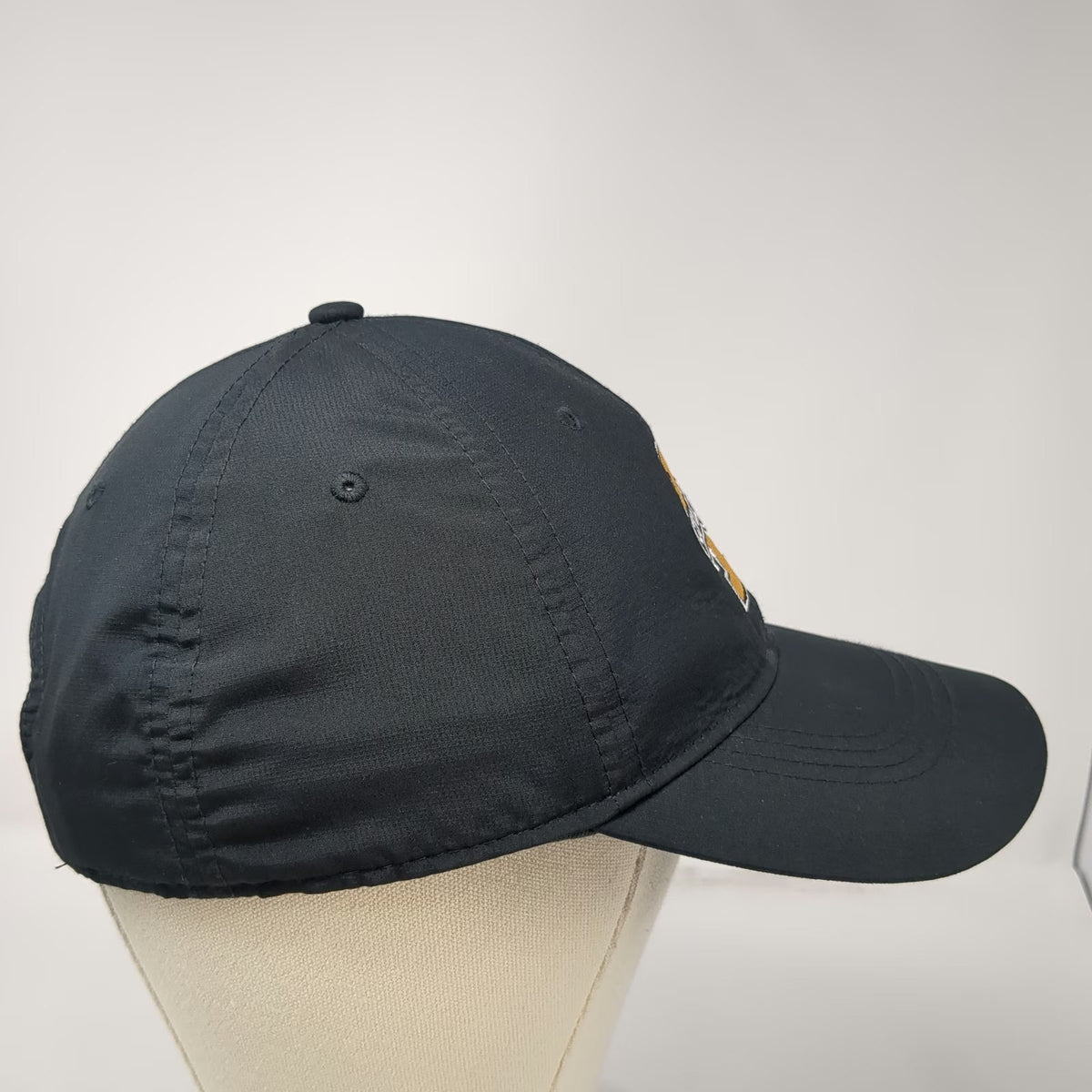 Nike Idaho Vandals NCAA Hat Black Yellow White OSFM Cap Dri-Fit Strapback Logo