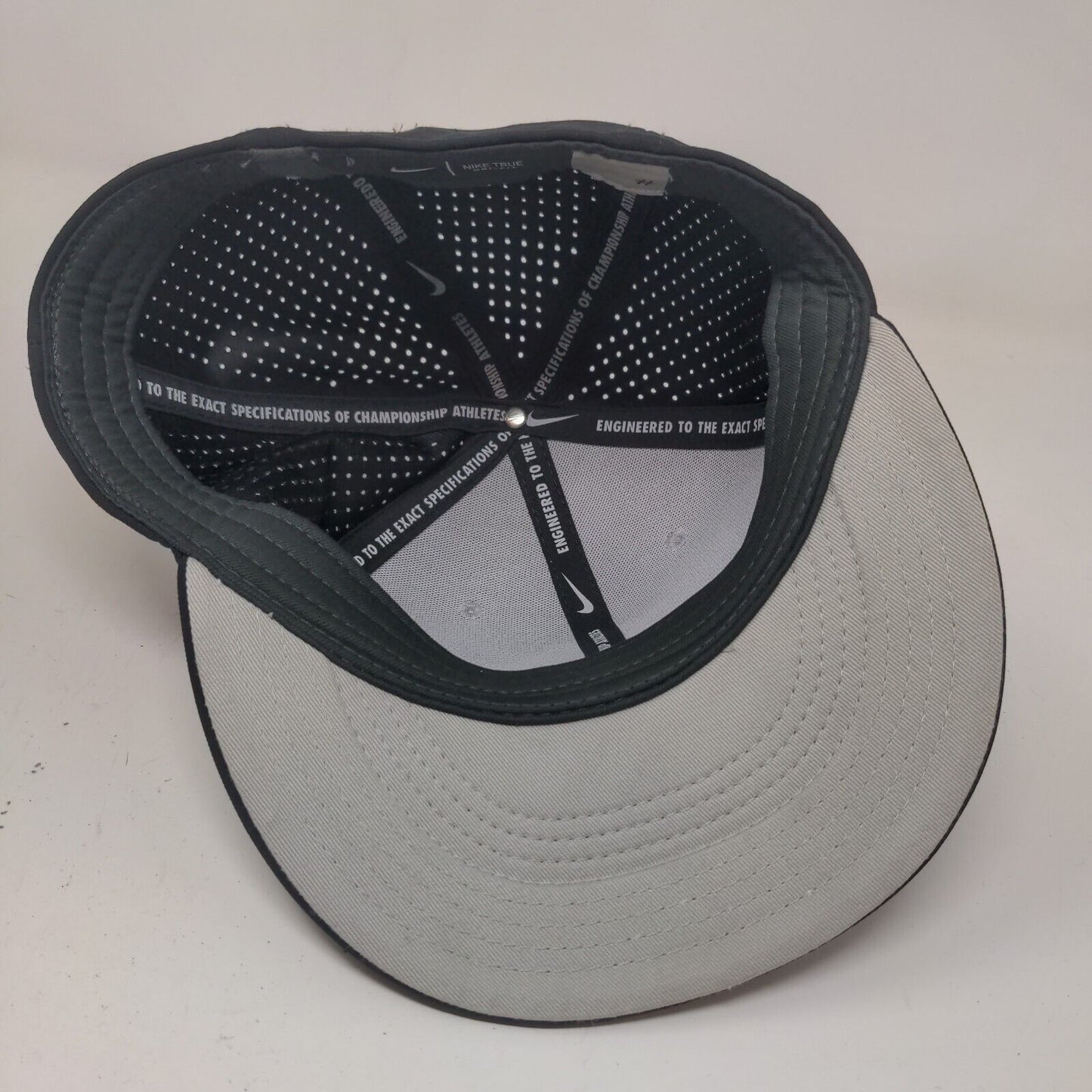 Nike Tru Dri Fit Men's Fitted Mesh Back Hat Black Size S/M Embroidered Logo