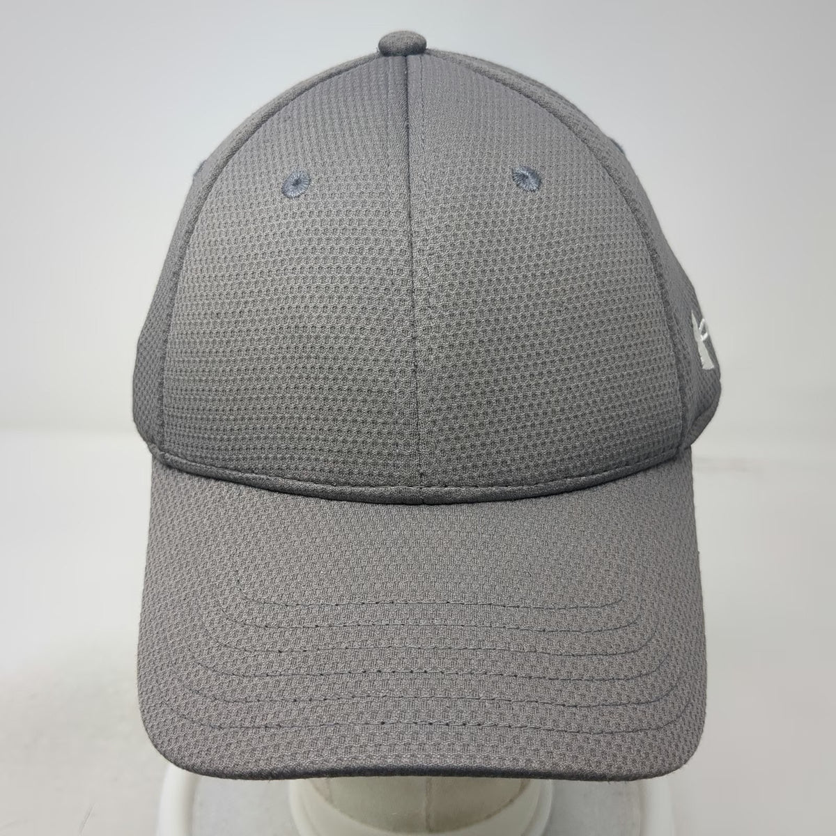 Under Armour Baseball Cap Gray XL Fitted Mesh Performance Athletic Workout Hat
