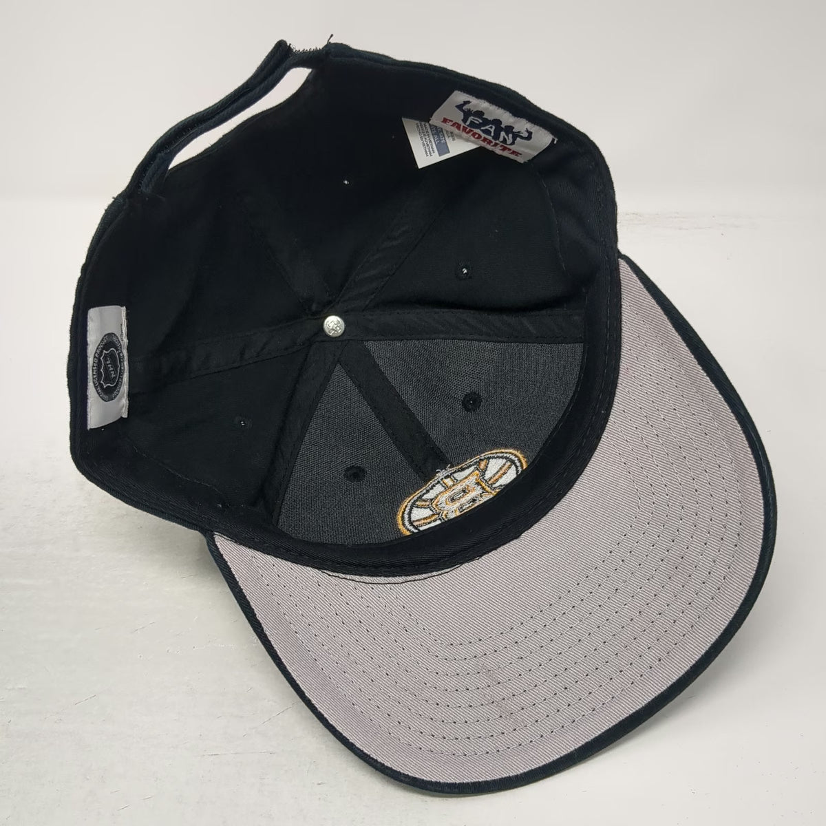 Boston Bruins NHL Fan Favorite Black Cap One Size Strapback Gray Underbrim Hat