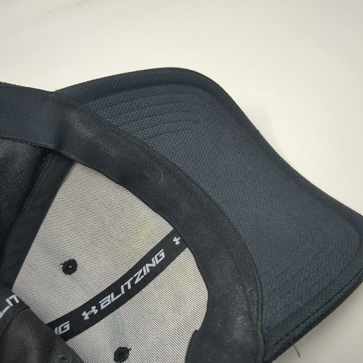 Under Armour Baseball Cap Black XL Fitted Stretch Blitzing Performance Hat