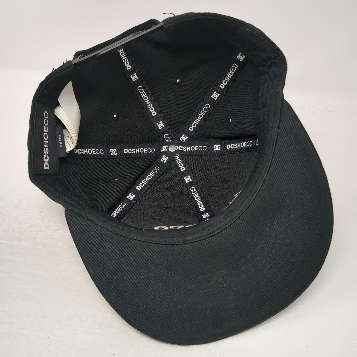 DC Shoes Snapback Hat Black OSFM Embroidered Logo Flat Brim 94 Skatewear OSFM