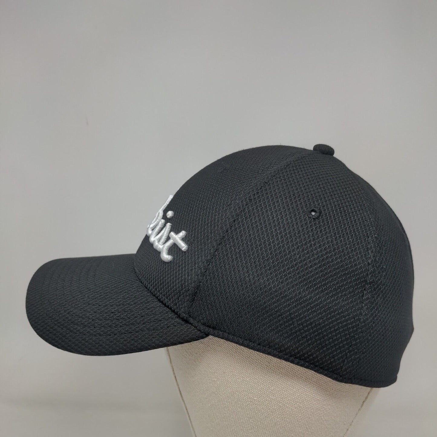 Titleist Fitted Hat Black Medium-Large Embroidered 6 Panel New Era