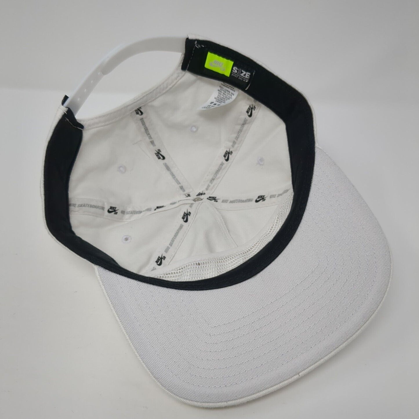Nike SB Skateboard Snapback Hat White OSFA Embroidered Logo S1ze