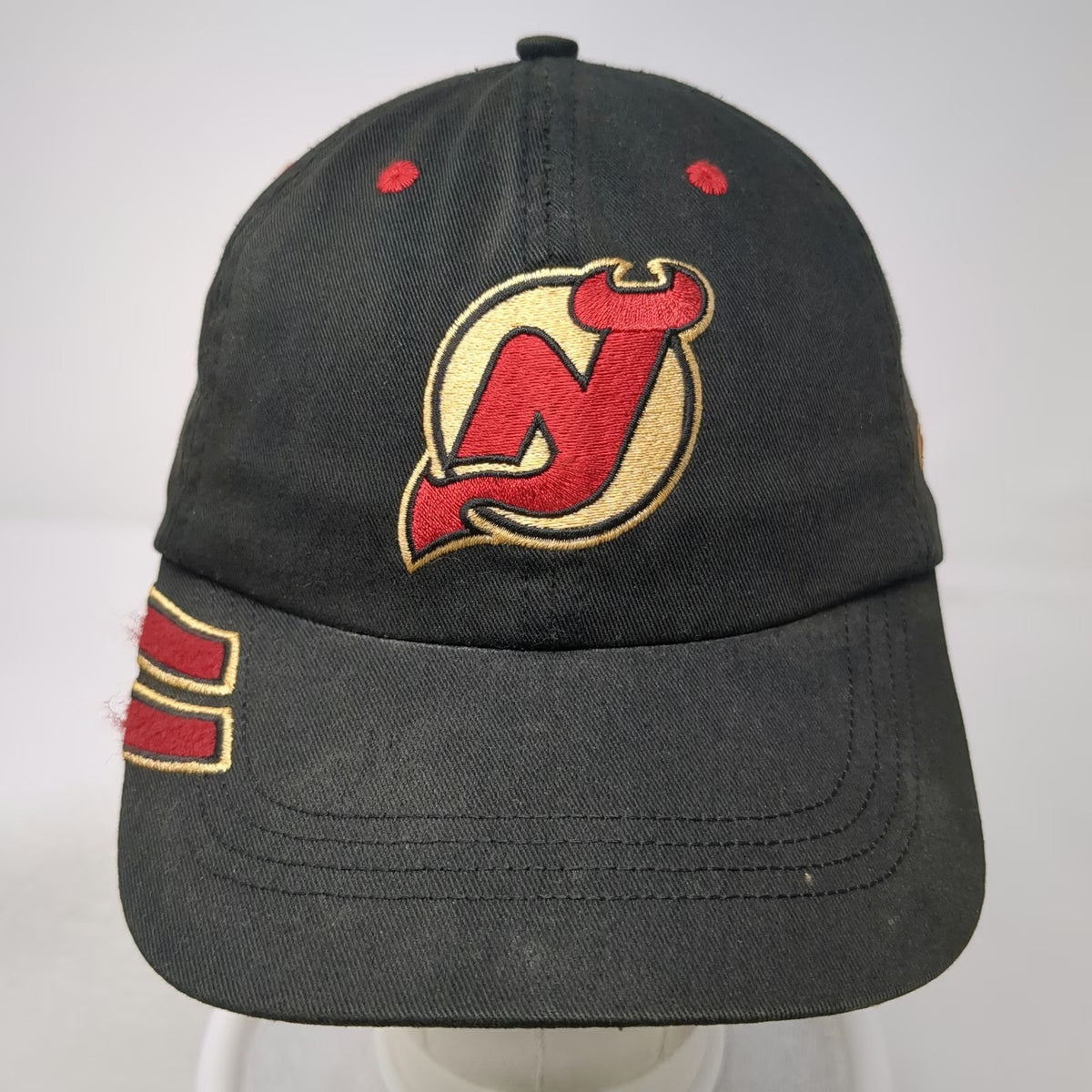 Pro Player New Jersey Devils NHL Black Hat Vintage Baseball Cap Center Ice Red