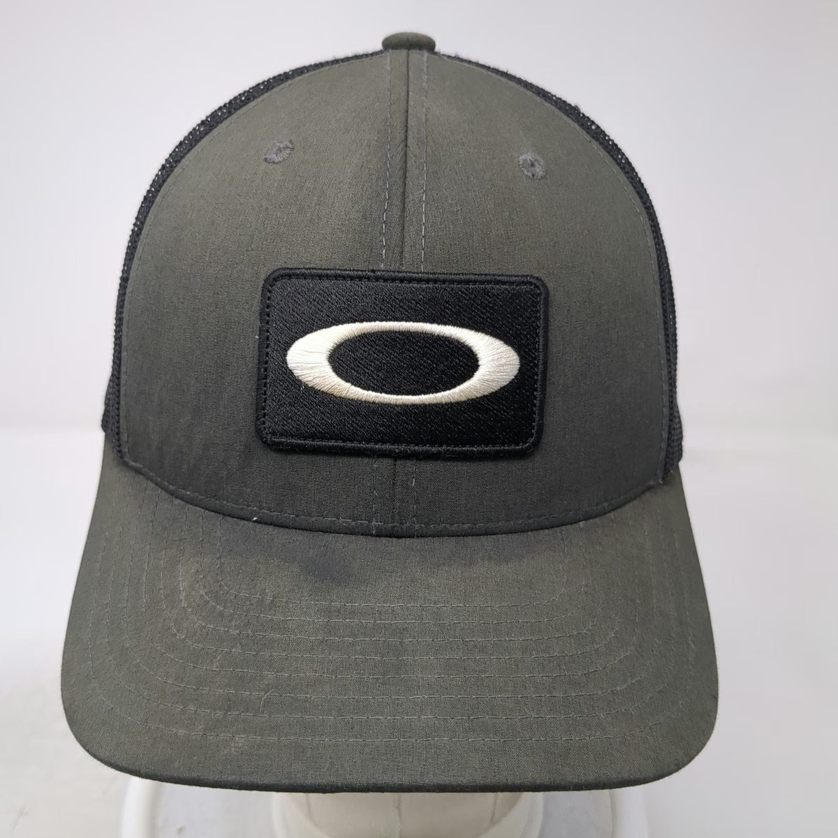 Oakley Trucker Hat Gray One Size Mesh Back Logo Patch Snapback Breathable