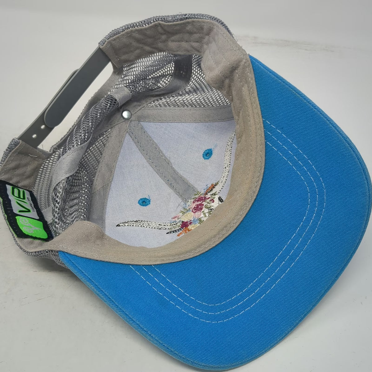 Vie Trucker Hat Blue Gray White One Size Mesh Floral Longhorn Skull Embroidery