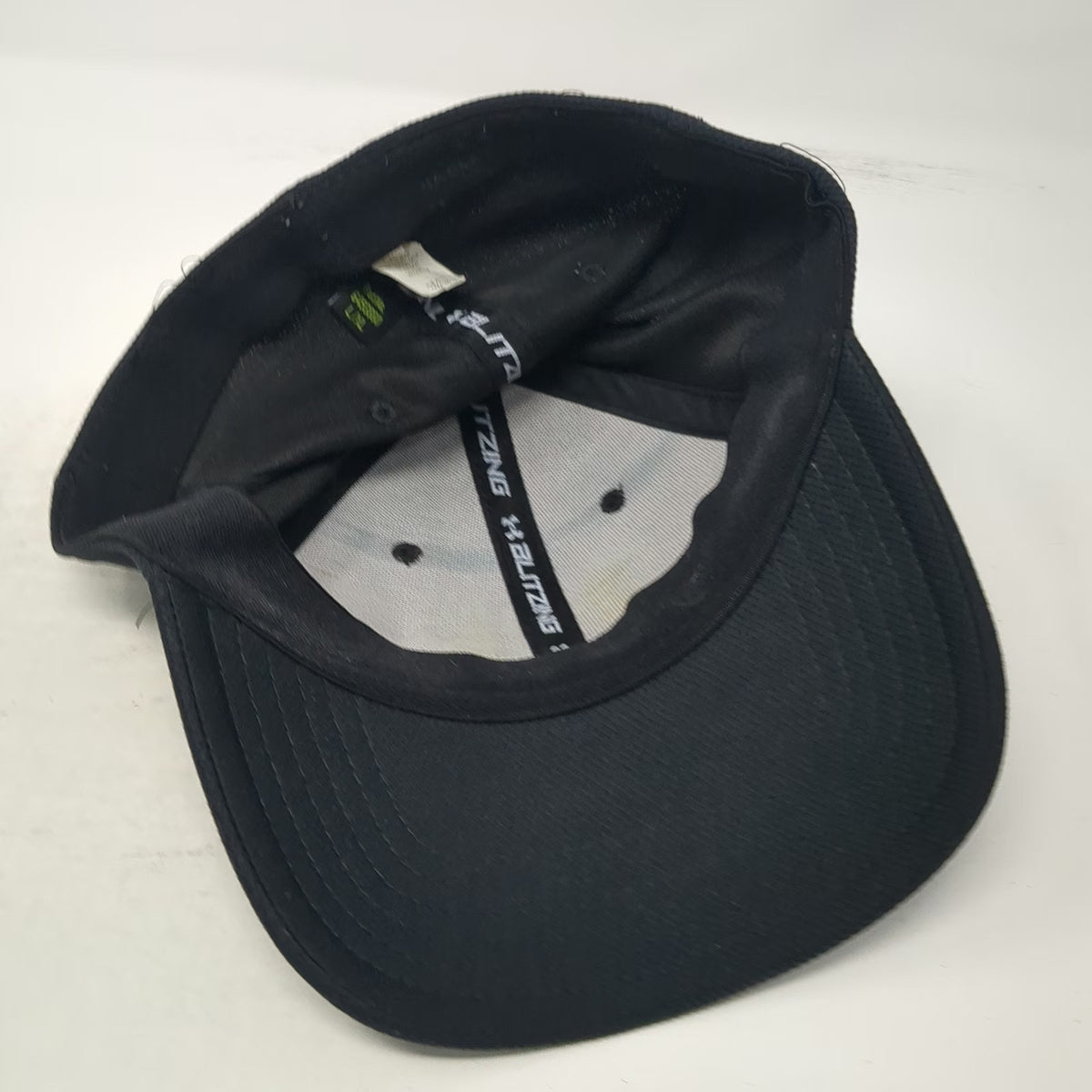 Under Armour Baseball Cap Black XL Fitted Stretch Blitzing Performance Hat