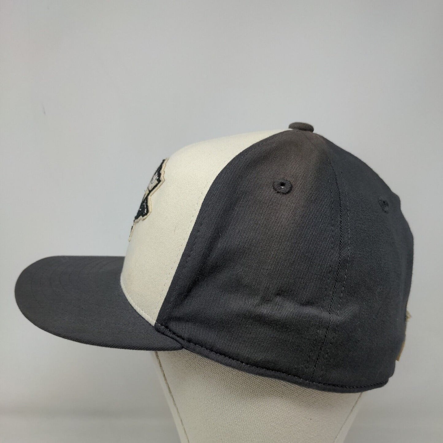 Flexfit Men's Hat Gray Size 6 7/8 - 7 1/4 Embroidered Pittsburgh Penguins Logo