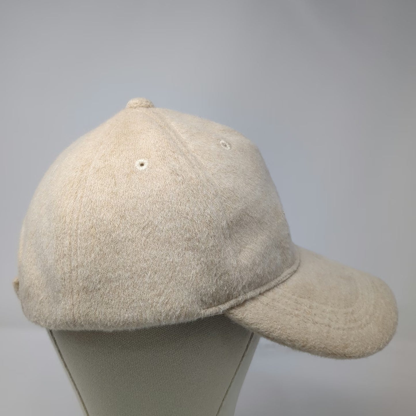 Steve Madden 5 Panel Beige Hat One Size Gold Metal Logo Satin Lined Textured