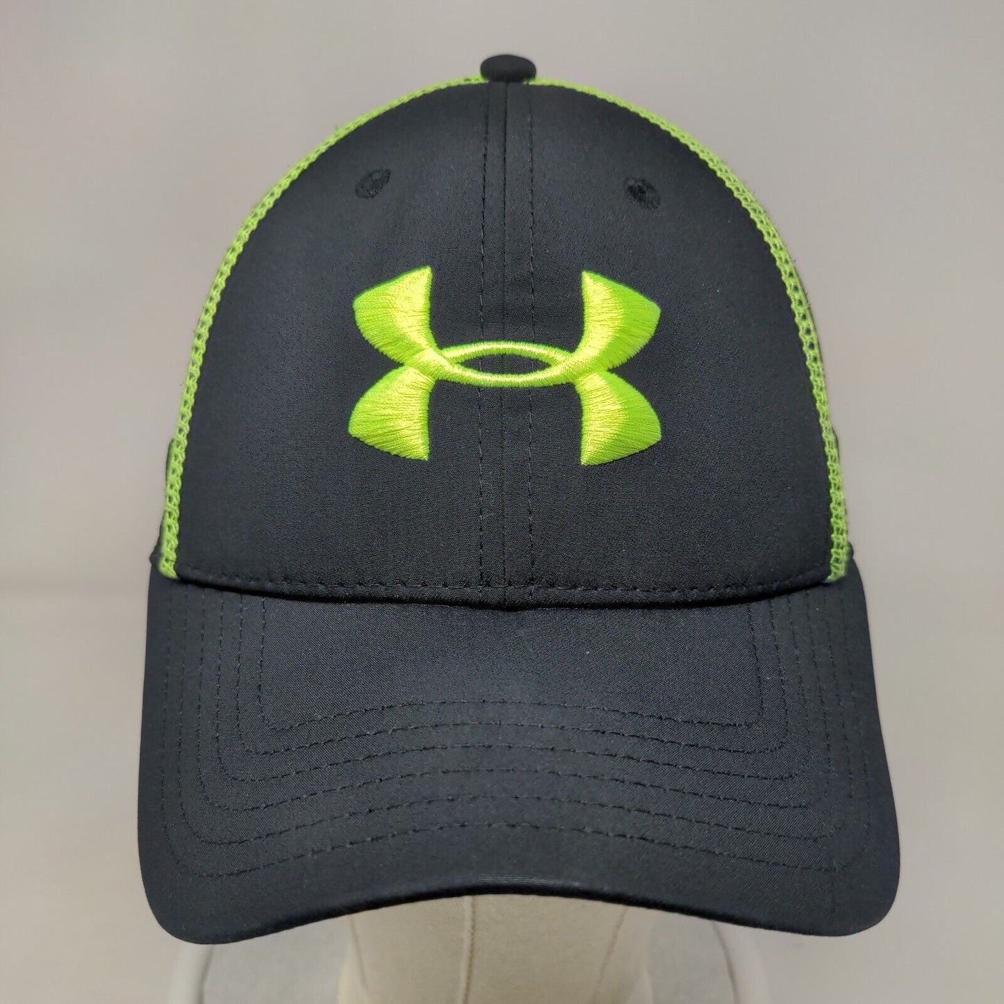 Under Armour Fitted Hat Black Size M/L Embroidered Vented Holes 6 Panel