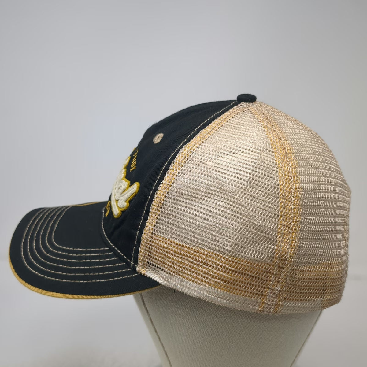 713 Headwear Trucker Hat Black One Size Volkswagen Bus Licensed Mesh Snapback