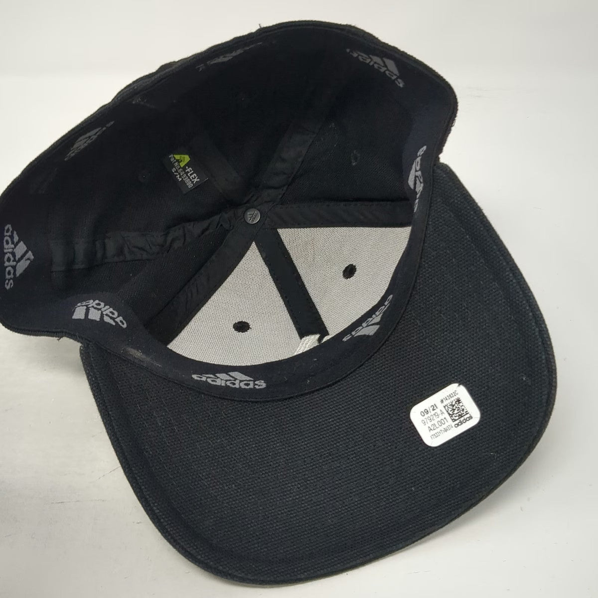 Adidas Baseball Cap Black M Embroidered Logo Stretch Fit A-Flex 6 Panel Hat