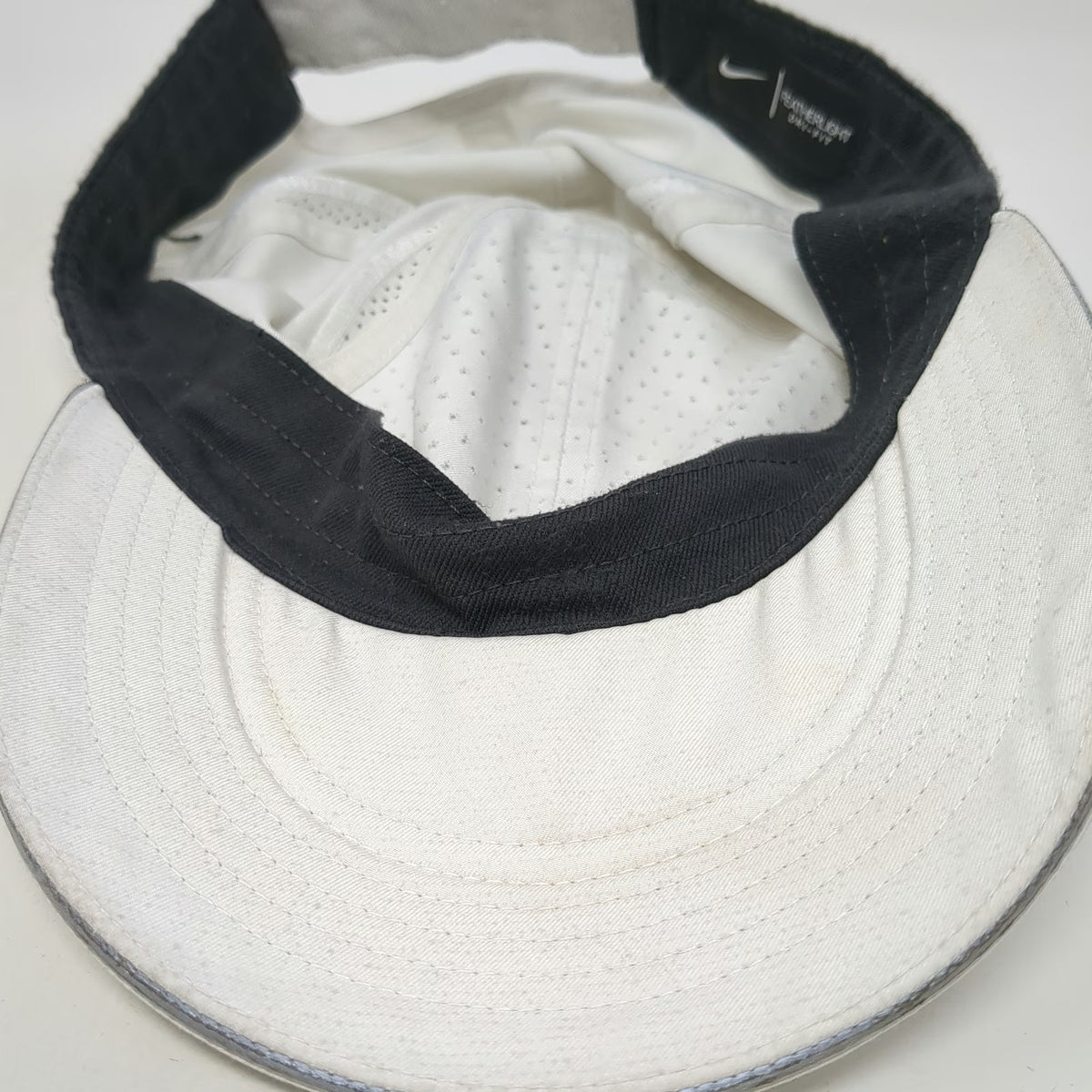 Nike Baseball Cap White One Size Dri-Fit Featherlight Swoosh Logo Strapback Hat