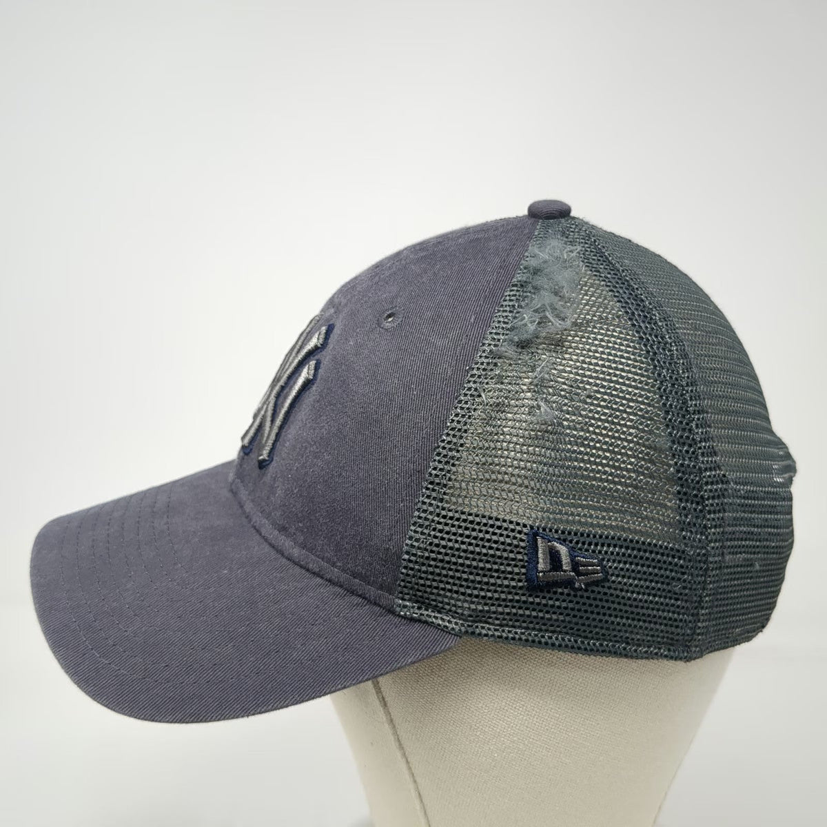 New Era Trucker Hat Gray One Size NY Yankees MLB Snapback Mesh 9TWENTY Logo