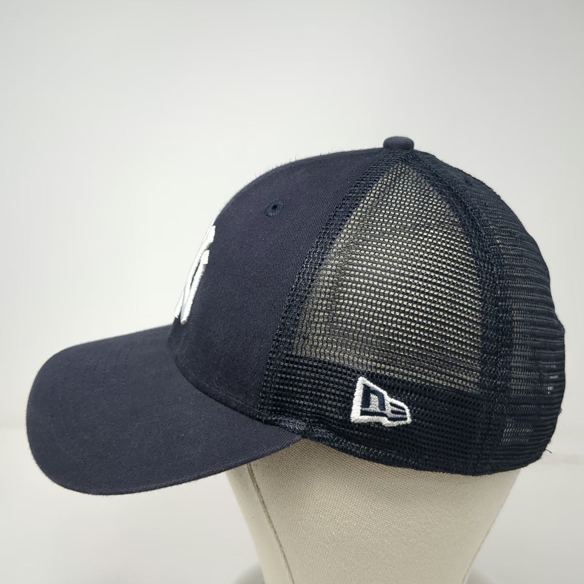 New York Yankees MLB New Era Trucker Hat Blue White One Size Mesh Snapback