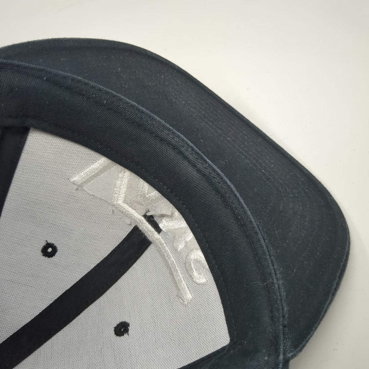 Vans Snapback Hat Black White One Size Embroidered Logo Flat Brim Skateboard Cap