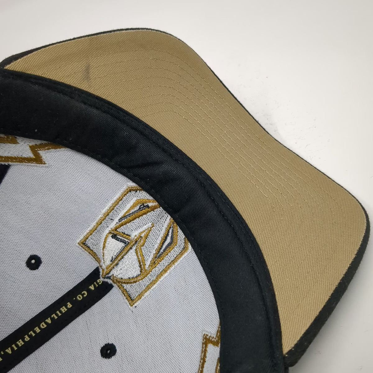 Vegas Golden Knights NHL Mitchell & Ness Snapback Hat Black One Size Bolt Logo